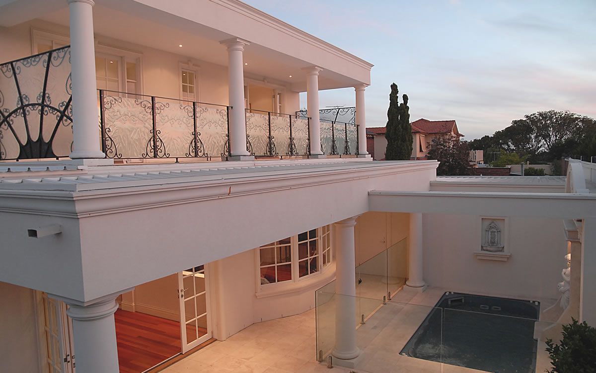 Luxuary Home Balcony
