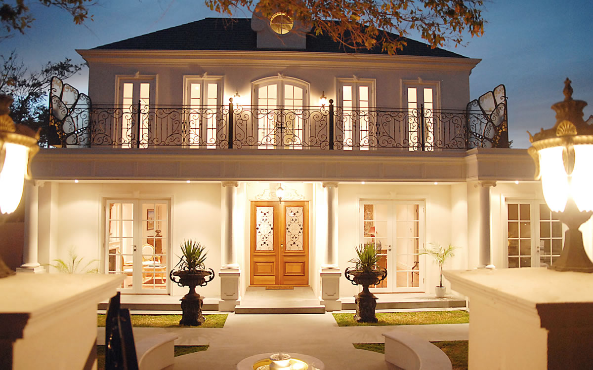 Luxuary Home Grand Entrance